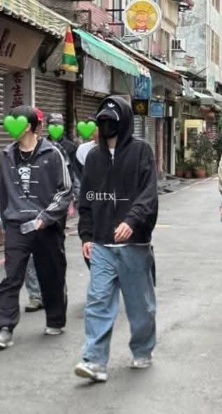 พี่ยังไม่กลับเลย...ยังอยู่ไทเปหุ่นแบบนี้ปิดมิดชิดแบบนี้ก็ยังหล่อทะลุแมสออกมาเลยนะคะพี่จ๋า 🤭

#มาร์คต้วน #段宜恩 #마크 
#MarkTuanTheShapeOfYou_taipei 
@MarkTuan CR.on pic