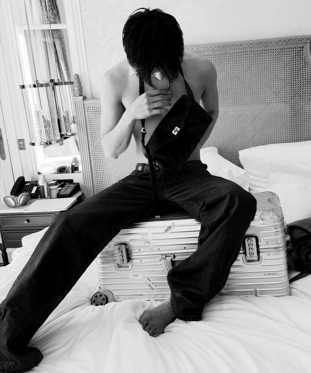 Kpopmalefeet1's tweet photo. Juyeon (THE BOYZ) https://t.co/O3zT7SCe05