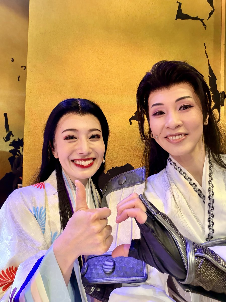 kazuyaseto18's tweet photo. 改めまして、、、

舞台『刀剣乱舞』
禺伝 矛盾源氏物語〜再演〜
昨日無事に、大千穐楽を迎えることができました✨
誰一人かけることなく最後まで走り切ることができ本当に嬉しく幸せに思います！
ここまで私たちの物語に想いを寄せて下さいました皆様‼️
本当にありがとうございました🪭 https://t.co/EdZ0W1HlYE