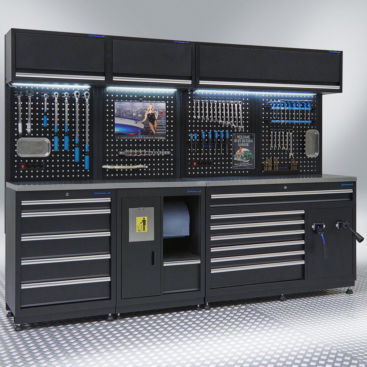 Met onze Premium werkplaatsinrichtingen richt je jouw werkplaats precies in zoals jíj het wilt: strak, overzichtelijk en met genoeg opbergruimte voor al je tools. 
Stel jouw premium set-up samen: datona.nl/.../werkplaats…
#datona #werkplaats #werkbank #garage #droomwerkplaats