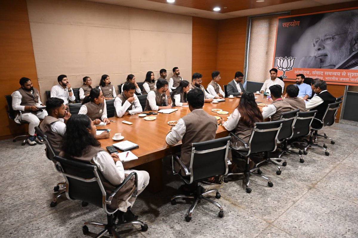 anilkantony's tweet photo. Excellent interaction with students of MIT School of Government, Pune at @BJP4India National Headquarters, accompanied by @BJYM National General Secretary Sri. @Rohit_Chahal ji on the organization, party’s nation first ideology, role of youth towards nation building and contributing towards PM @narendramodi ji’s vision of ‘Vikasit Bharat 2047.’