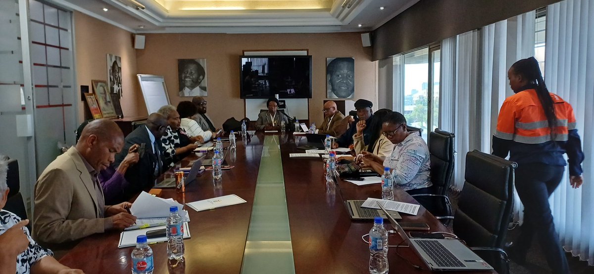 _cosatu's tweet image. #COSATU holds a meeting with the Department of Social Development, with Minister Sisisi  Tolashe and her departmental team at COSATU House, Braamfontein 
#SocialProtection #SocialDevelopment #ClassStruggle #GenderEquality #GenderStruggles