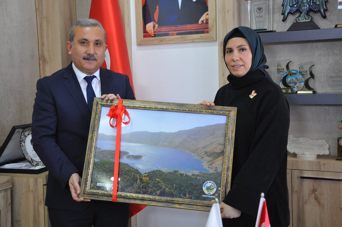 GunkBelediyesi's tweet photo. İlimizdeki ziyaret programı kapsamında Belediye Başkanımız Sn İlhan Çetinsoy’u ziyaret eden MKYK Üyemiz Sn Aişe Nur Nacar, İl Başkanımız Sn Engin Günceoğlu, İlçe Başkanımız Sn Nihat Yavuz ve beraberindekilere çok teşekkür eder, bu anlamlı ziyaretleri için şükranlarımızı sunuyoruz https://t.co/oYaXAyGClk