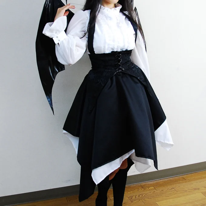 佐倉汐先生デザインのWのすそのビスチェ出来ました 前に編み上げがありますが、一度前で編み上げの長さを調整したら 着替えは後ろのオープンファスナーで着脱ができるようになっているので 着替えのたび編み上げをほどかなくて良いです