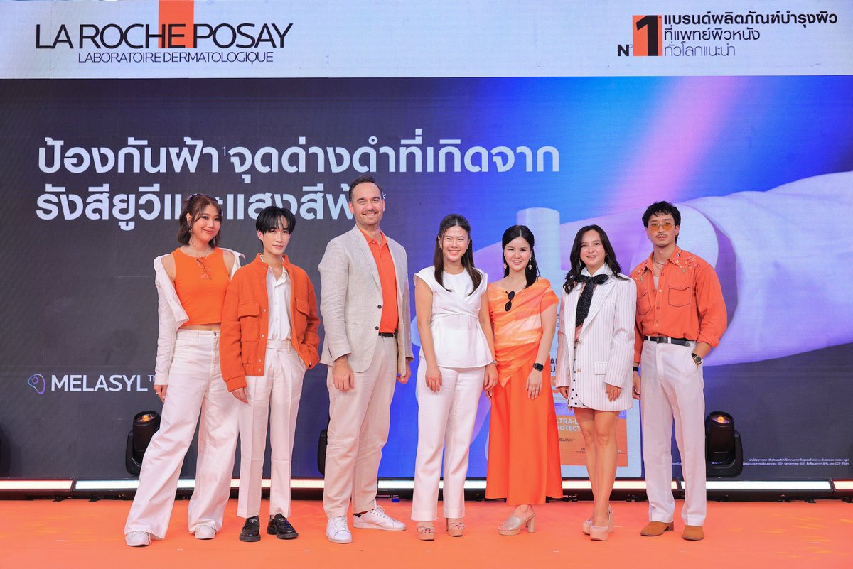 “ฟอส–บุ๊ค” เสิร์ฟความหวานท้าแดด!
พร้อมชวน “เฟย-ภัทร” และหนุ่มๆ “DoMunDi Gen 5” มาสนุกกับแฟนคลับกลางลานเซ็นทรัลเวิลด์ ในงาน “La Roche-Posay Sunproof Playground By Anthelios”

#ฟอสบุ๊ค #fforce_ #kasibook 
#LaRochePosayTH
#กันแดดAnthelios
#Antheliosสนามเล่นแดด
#Protectionforthepro