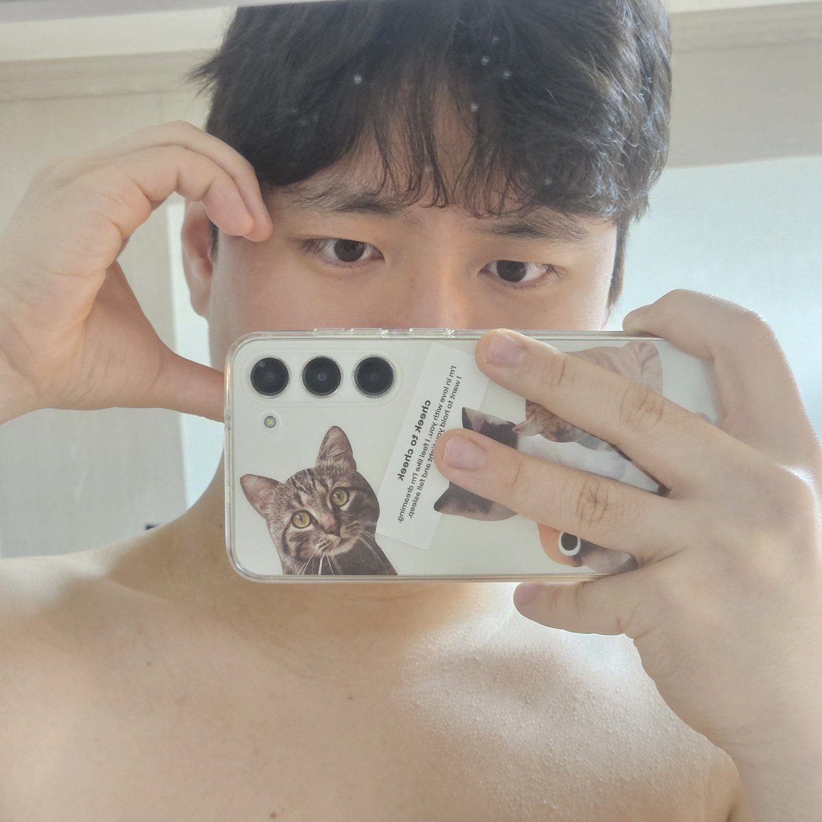gnarrrrough's tweet photo. 거울 닦아야하는데 귀찮 https://t.co/AL4PRRHusn