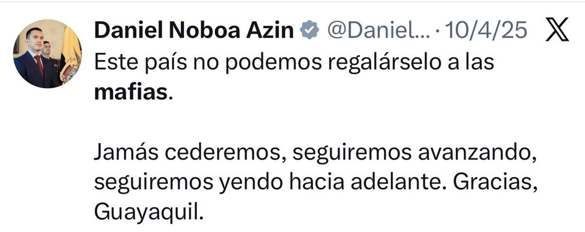 El presidente y su extraña obsesión por siempre mencionar a las mafias…

Si tanto quiere acabar con ellas, porque no empieza a ejecutar el famoso plan Fénix?