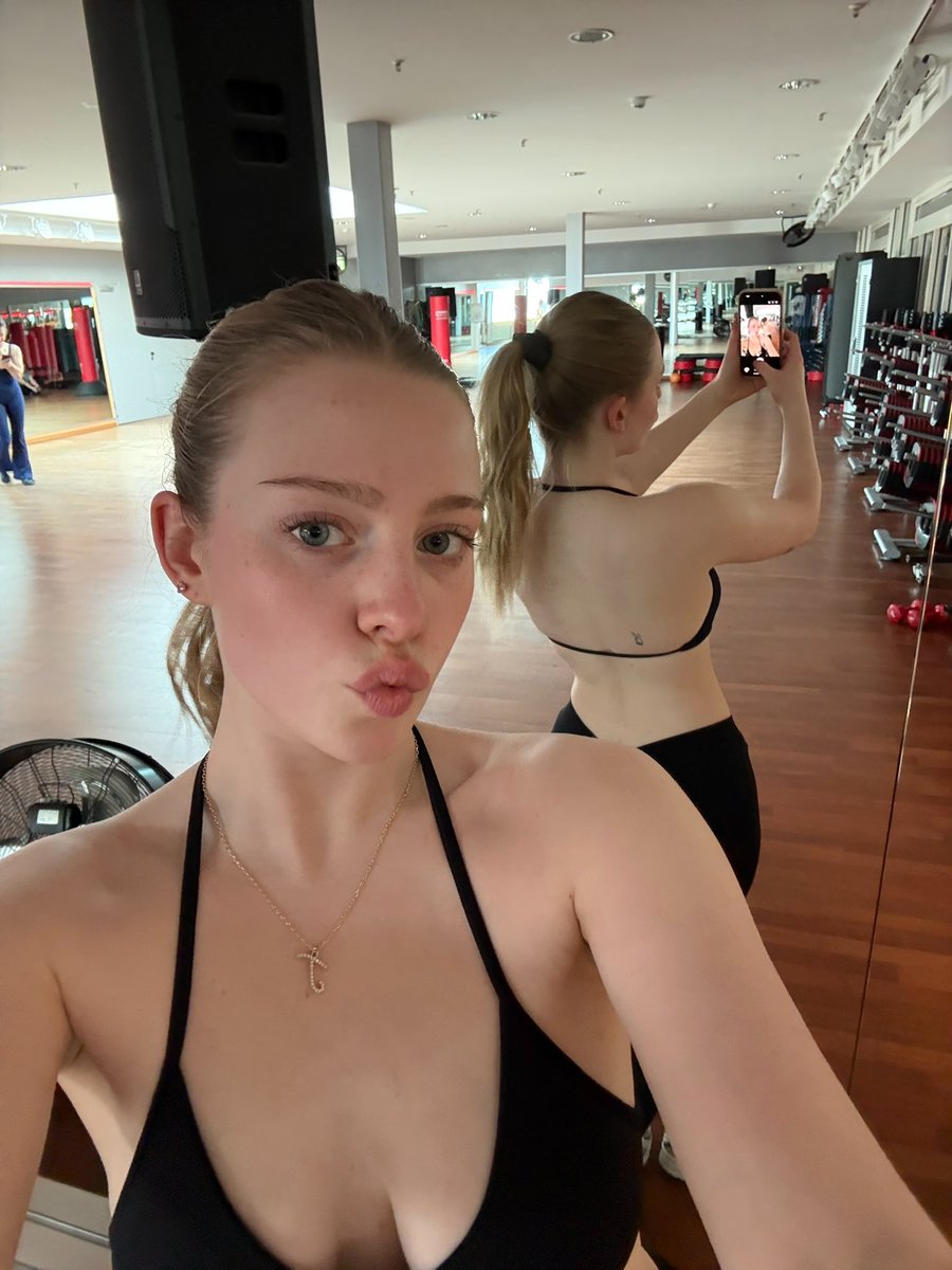 maddy 🍒 tweet media