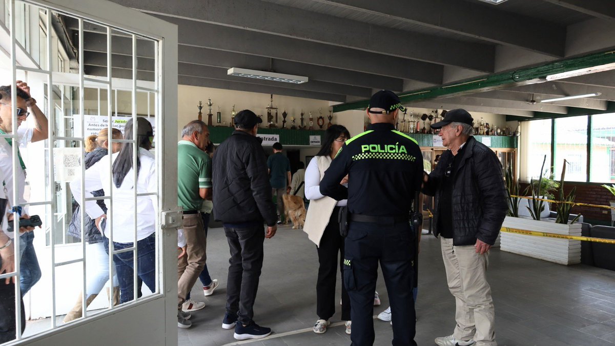 🔍 #Zipaquira: comicios ejemplares con más de 40.000 votantes.

Cerca de 43.000 ciudadanos votaron en 22 puestos habilitados, con apoyo de 100 policías para garantizar el orden y la normalidad logística en la jornada electoral.
📰👉conexionsabana360.com/historias/esce…

#Elecciones2026