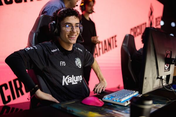 URGENTE 🚨🚨

🇧🇷 RED Canids deve fazer o roleswap de 🇧🇷 Frosty para ADC e subir 🇧🇷 uZent para a posição de suporte no CBLOL 1º Split.

Com isso, 🇧🇷 Rabelo, atual dono da posição, seria movido para o banco de reservas e voltaria a ser uma opção para o Academy da Matilha.