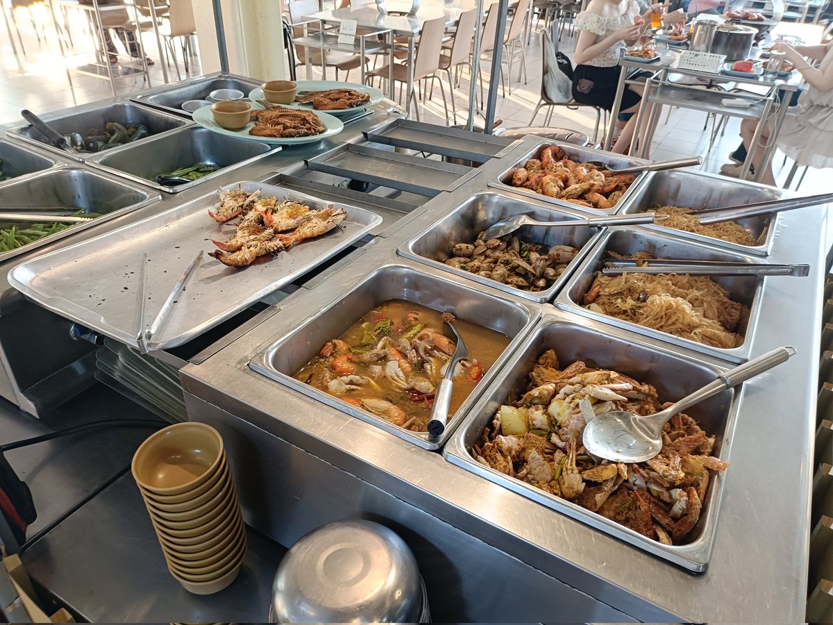 sxuxe5dw7F87235's tweet photo. パタヤ ジョムティエン2ロードにある海鮮ムーガタ食べ放題のお店へ、ひとり399Bお腹いっぱいいただきました👍多にも唐揚げ、ポテトなど色々ありアイスクリーム、フルーツも🫡お肉は期待しない方が良いと思います😅
https://t.co/MwkDRxxiLL https://t.co/r0nJjakh8Y