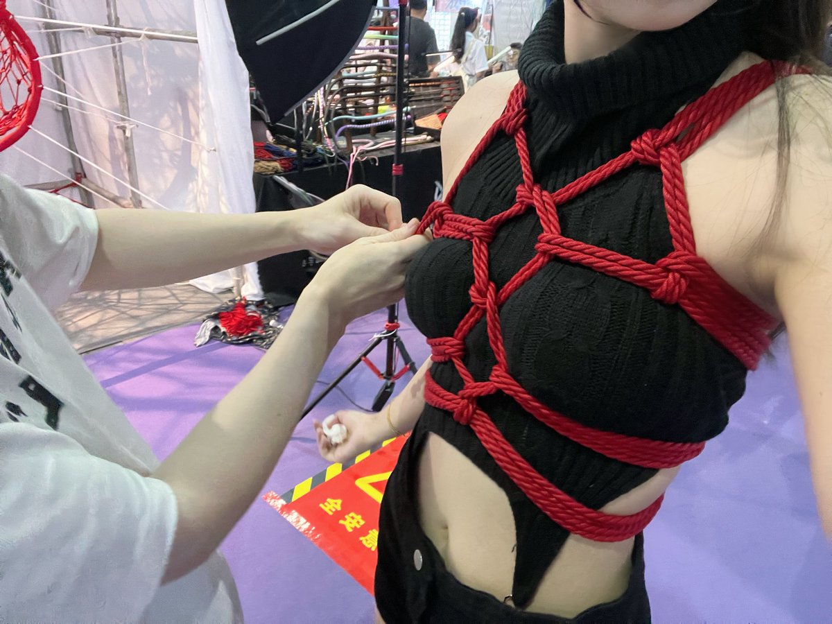 Koi_ww's tweet photo. 去年夏天去的义乌成人展x（其实有好多返图但是微信清内存过期了好可惜）
比起上海api来说场地小小的 还是今年四月再去api玩叭T T #成人展 https://t.co/E0O0yPe9O8