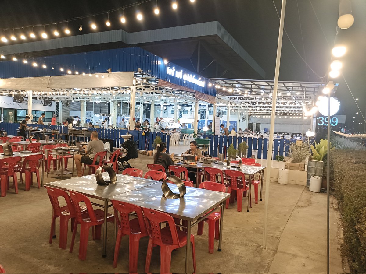 sxuxe5dw7F87235's tweet photo. パタヤ ジョムティエン2ロードにある海鮮ムーガタ食べ放題のお店へ、ひとり399Bお腹いっぱいいただきました👍多にも唐揚げ、ポテトなど色々ありアイスクリーム、フルーツも🫡お肉は期待しない方が良いと思います😅
https://t.co/MwkDRxxiLL https://t.co/r0nJjakh8Y