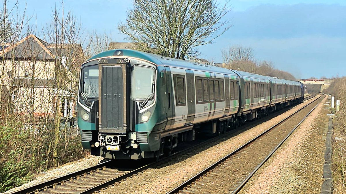 Harrod15S's tweet image. 37800 &amp;amp; LNWR 730231 through Thurnscoe this lunchtime working 5Q16 Bletchley to Gascoigne Wood #class37 #class730 #trains #Thurnscoe