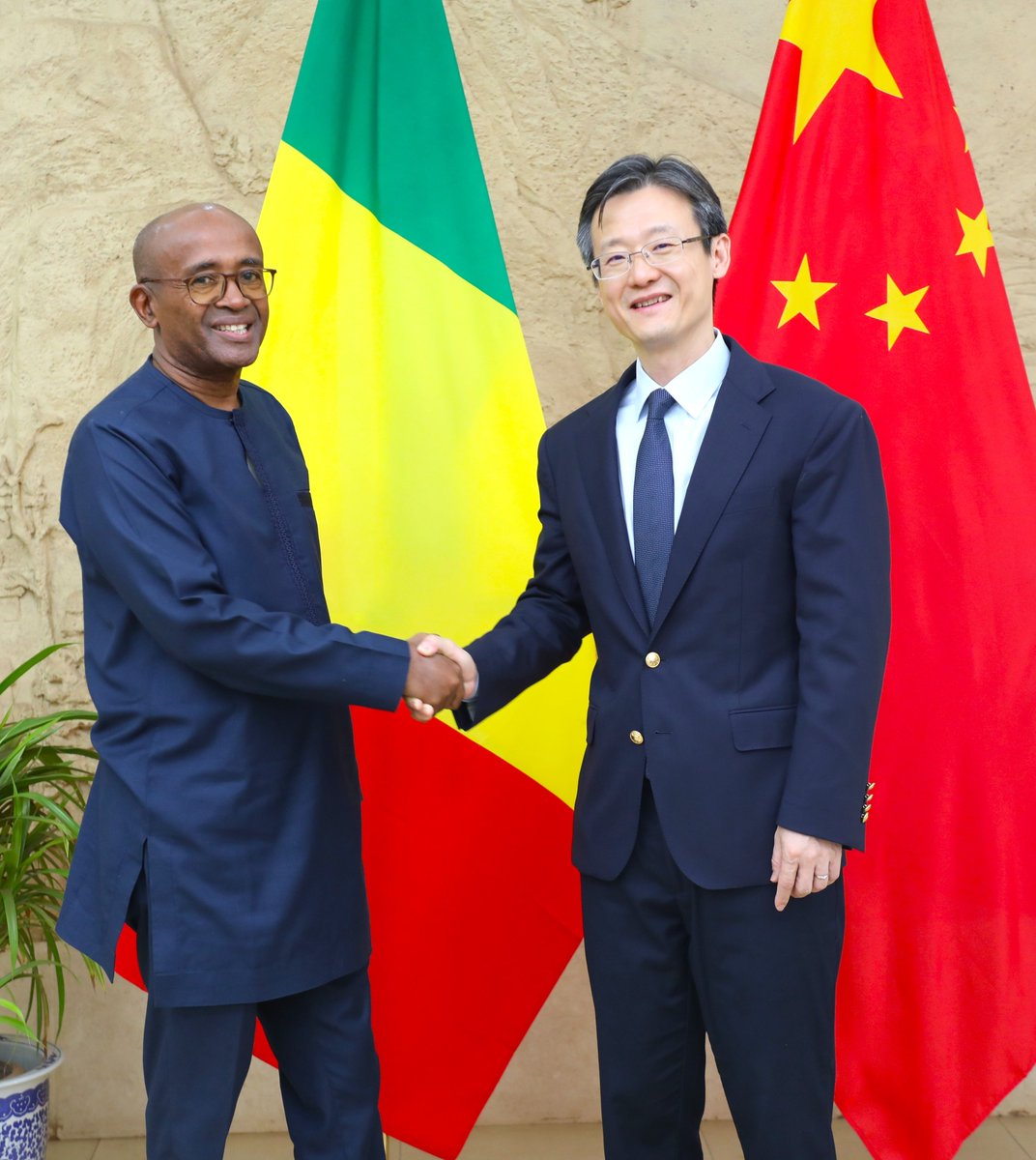 UnescoBamako's tweet photo. #ChineUNESCO
Le Chef par intérim du Bureau de l’UNESCO au Mali, M. Ali‑Mohamed Sinane, a été reçu le 4 mars 2026 par Son Excellence M. LI Xiang, Ambassadeur de la République populaire de Chine au Mali. 1/2 https://t.co/7CPOeCAYdb