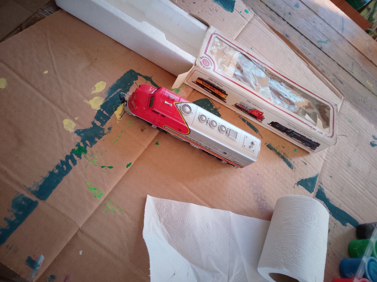 ironfurycologne's tweet image. An Hobby beside the Music Project 
Before and after Acryl Painting 
#DIY #modeltrains #nothrowback