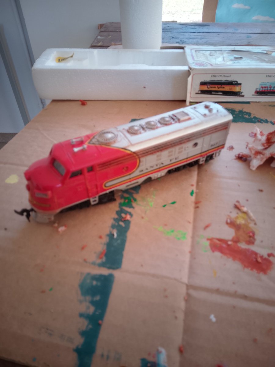 ironfurycologne's tweet image. An Hobby beside the Music Project 
Before and after Acryl Painting 
#DIY #modeltrains #nothrowback