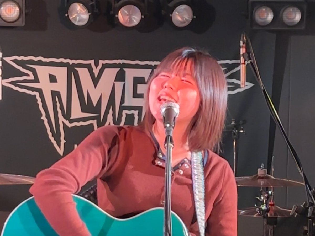 jyuri_fans201's tweet image. 3/8(日)、広島 #ALMIGHTY でのライブに出演した #寿理 ちゃん

ピアスとイヤホン、初の生視聴♬
「ピアス」を歌う時の感情の起伏の激しさ
「イヤホン」はノリノリの曲調とストレートな歌詞
歌い方がそれぞれ全く違うところは寿理ちゃん、流石の表現力でした😀

#寿理 #jyuri #수리 ＠jyuri217hobby