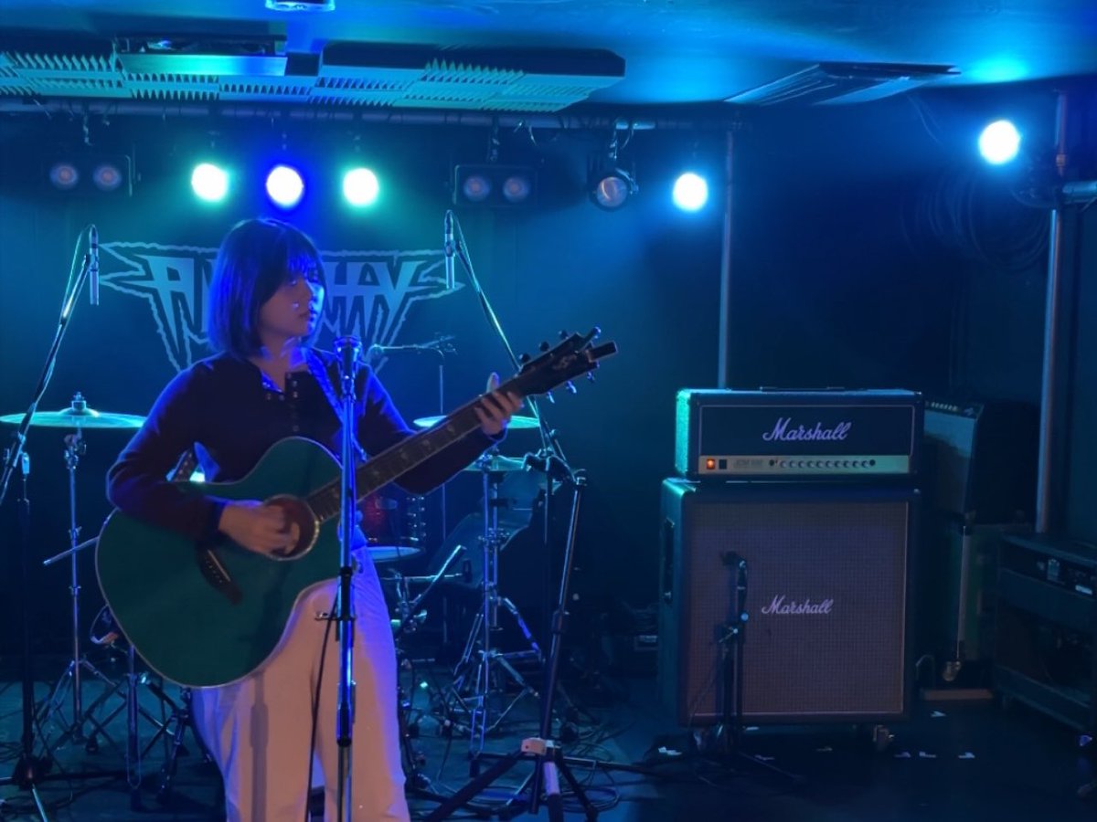 jyuri_fans201's tweet image. 3/8(日)、広島 #ALMIGHTY でのライブに出演した #寿理 ちゃん

ピアスとイヤホン、初の生視聴♬
「ピアス」を歌う時の感情の起伏の激しさ
「イヤホン」はノリノリの曲調とストレートな歌詞
歌い方がそれぞれ全く違うところは寿理ちゃん、流石の表現力でした😀

#寿理 #jyuri #수리 ＠jyuri217hobby