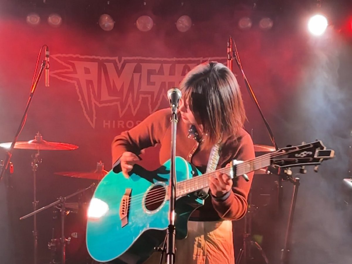 jyuri_fans201's tweet image. 3/8(日)、広島 #ALMIGHTY でのライブに出演した #寿理 ちゃん

ピアスとイヤホン、初の生視聴♬
「ピアス」を歌う時の感情の起伏の激しさ
「イヤホン」はノリノリの曲調とストレートな歌詞
歌い方がそれぞれ全く違うところは寿理ちゃん、流石の表現力でした😀

#寿理 #jyuri #수리 ＠jyuri217hobby