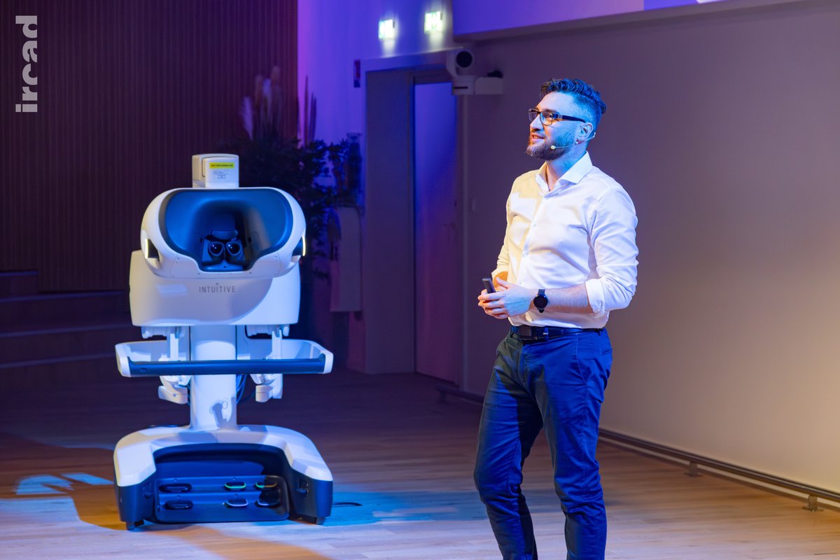IrcadFrance's tweet image. Throwback to the 7th Thoracic Peer-to-Peer Faculty Summit, organized by #Intuitive in our auditorium at #IRCAD, where the new da Vinci 5 system was introduced to leading thoracic surgeons and experts.

#innovation #education #roboticsurgery #robotics #davinci5 #davinci