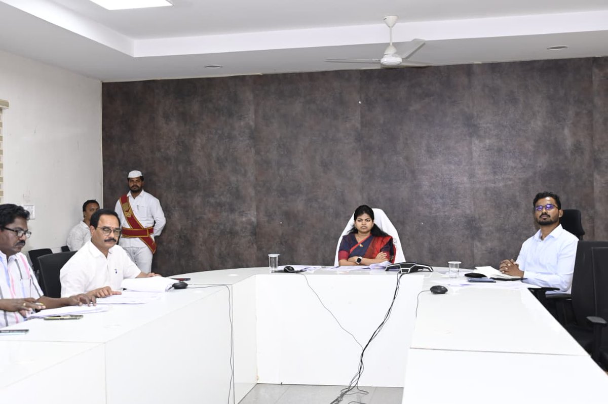 Collector Mahabubabad tweet media