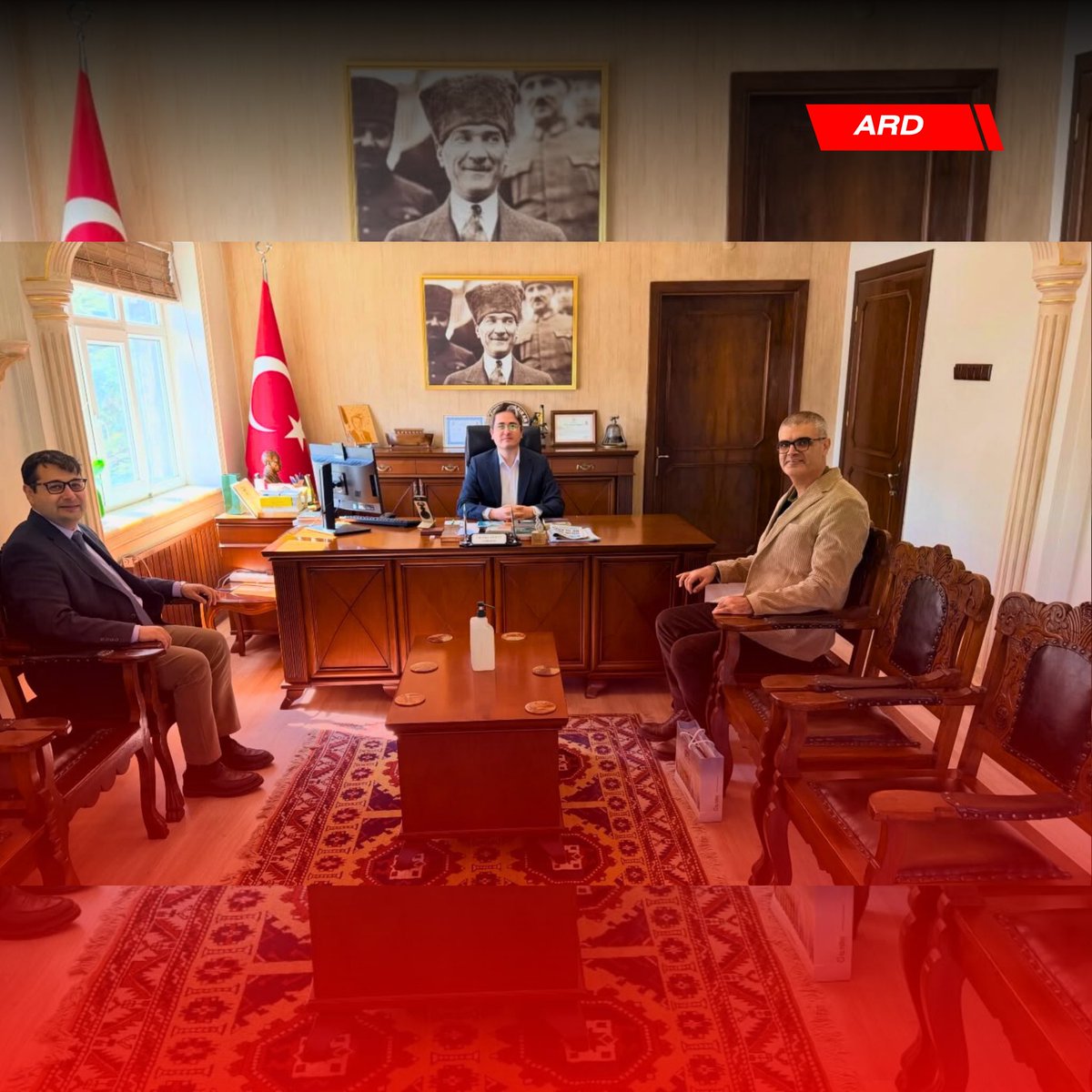 HaberKemaliye's tweet photo. KUDAKA Yetkililerinden Kaymakam Arıkan’a Ziyaret
Kuzeydoğu Anadolu Kalkınma Ajansı Erzincan Yatırım Destek Ofisi Koordinatörü Lokman Altunbilek ve uzman M. Ozan Gündüz, Kemaliye Kaymakamı Emirhan Arıkan’ı makamında ziyaret etti. #erzincan #kemaliye #kudaka #ziyaret #yönetim https://t.co/9oIkMXX0Ol