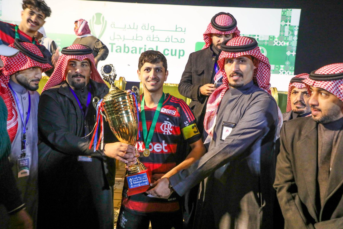 um time amador na arabia saudita foi campeão de um torneio local jogando com o uniforme do flamengo

via <a href="/Brasileirao_arb/">الدوري البرازيلي</a>