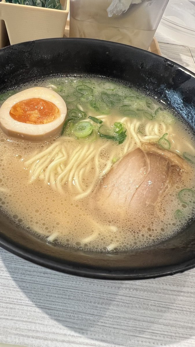 stomacheight30's tweet photo. 牛骨白湯ラーメン食べにはま寿司行った
おかわりしたい https://t.co/xy5nXECVtF