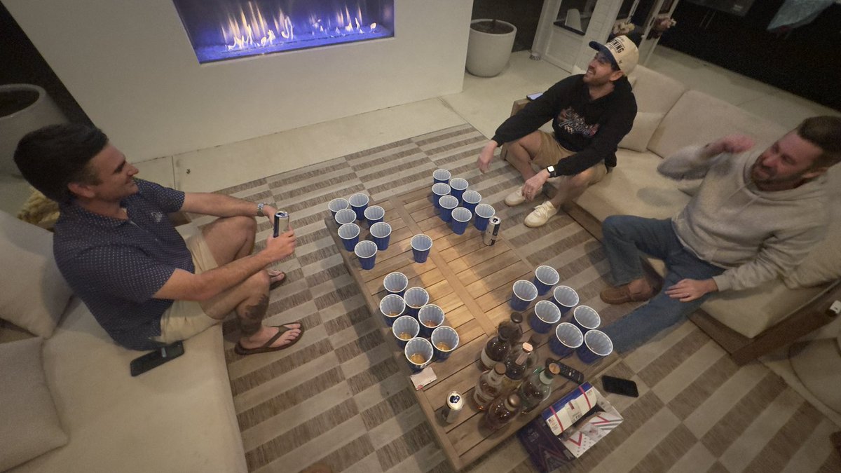 DapperJameson tweet media