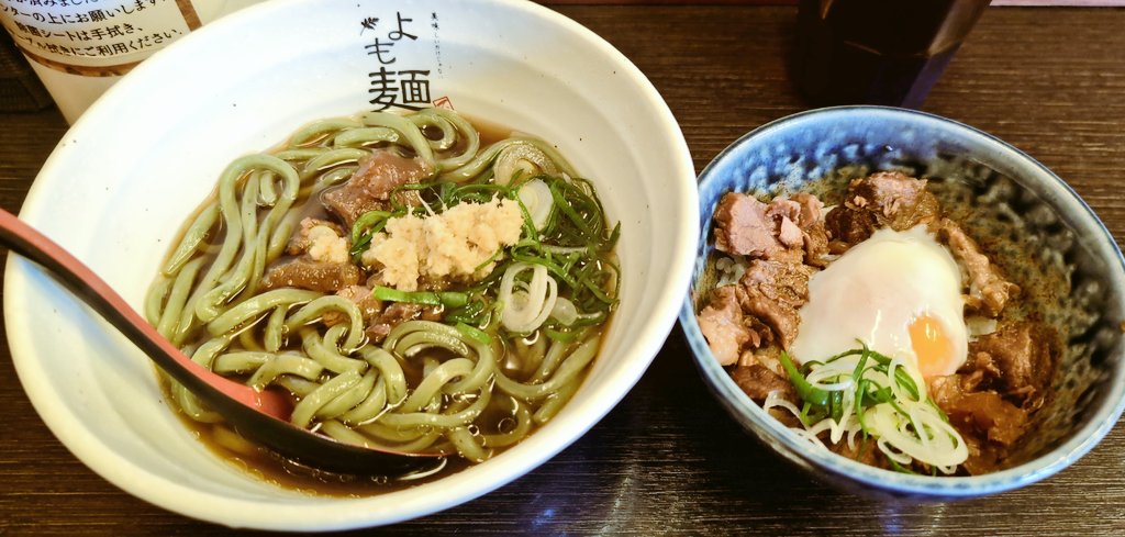tattsuan0811's tweet photo. 九州北上（1/3）
１日目。3麺の予定が売り切れで2麺に。
よもぎを練り込んだ麺、馬骨ベーススープ😋@熊本
煮干しのすべてを味わう一杯😋スープ飲むと煮干し粉が喉に張り付いてムセる@福岡
どちらもうまかった。 https://t.co/vvp3xIvSd2