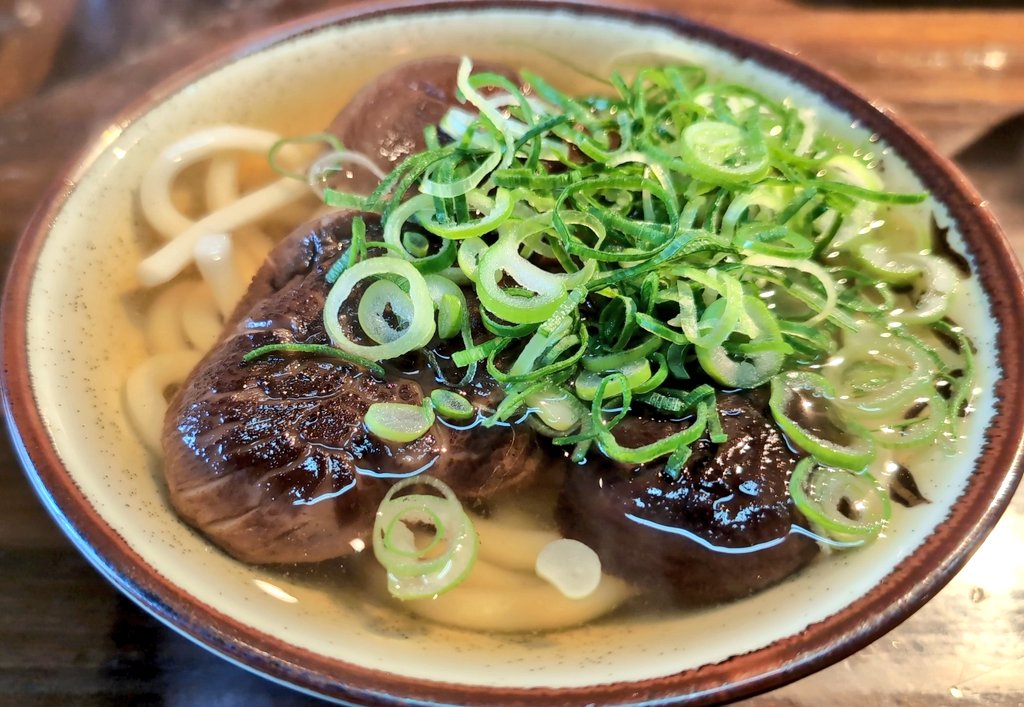 tattsuan0811's tweet photo. 九州北上（2/3）。
2日目。予定変更して、1日目食べれなかったお店を最初に追加して3麺。
TVで紹介された、出汁の取り方が凄かったお店。椎茸が押し寄せるスープ。肉厚椎茸も😋@福岡
佐野実ゆかり塩らぁ麺😋@佐賀 https://t.co/KLjNoxZup5