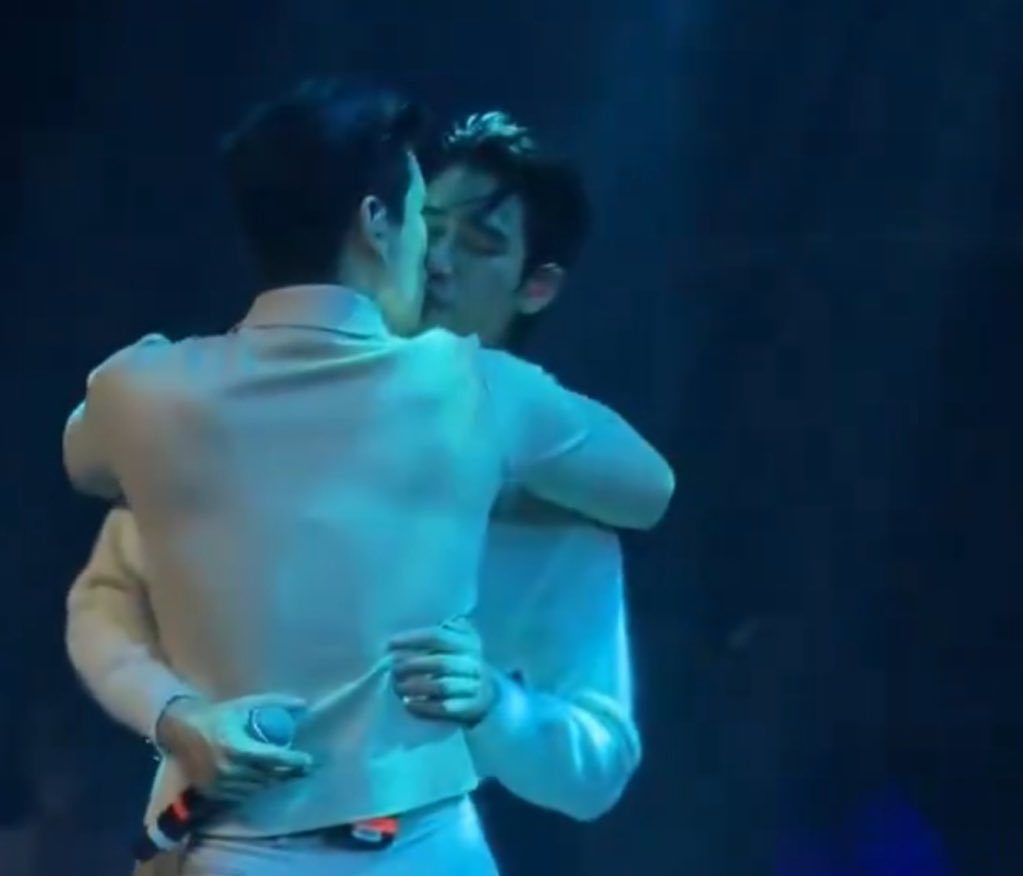 janeiizm's tweet photo. ไกรเลิศหลบมุมกล้องให้ณรันก็แล้ว แต่มันไม่หยุดฟัดแจ้มน้องเลยว่ะ สูบวิญญาณสวบแก้มเมียเด็กจนฉ่ำปอดแล้วมั้ง แจ้มโมจิชีณรันยืดหมดแล้วอะ แง้ๆ https://t.co/QDsmzTf1le