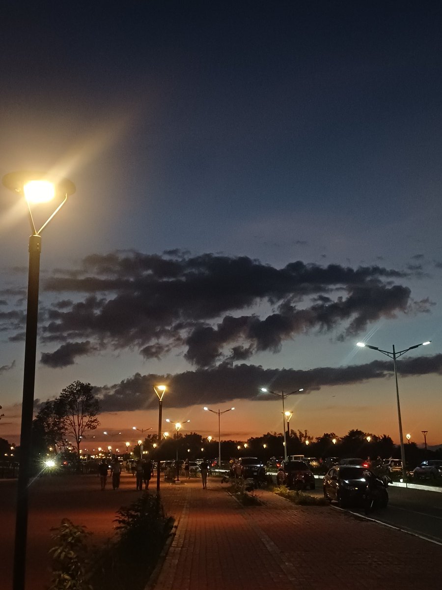 confidentlyykim's tweet photo. 10k steps and a sunset 🧡 https://t.co/CL2tgW8CWg