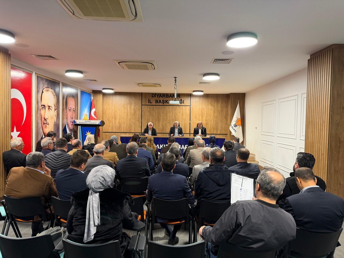 📍 AK Parti Diyarbakır İl Başkanlığı

Haftalık Olağan İl Yönetim Kurulu Toplantımızı gerçekleştirdik.

Genel ve yerel gündemi değerlendirerek, Ramazan ayı vesilesiyle devam eden çalışmalarımızı ve önümüzdeki döneme dair planlamalarımızı istişare ettik.

Toplantımızın hayırlara