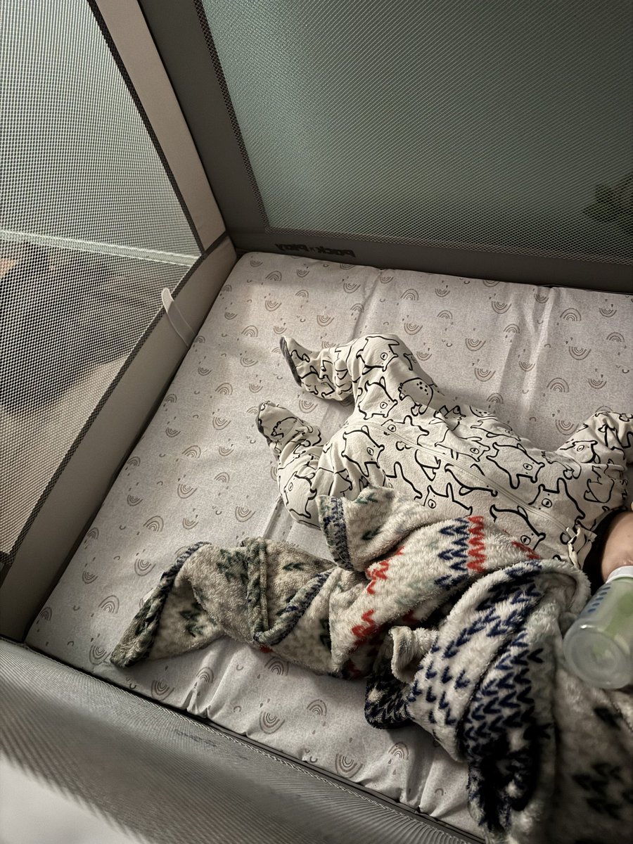 extra mommy tweet media