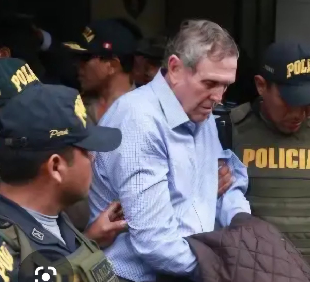 <a href="/Cuarto_Poder/">Cuarto Poder</a> Cuando no estos delincuentes de los miro quesada queriendo tumbarse a un candidato  honesto
Uds son HAMPONES y lo que digan no vale ni mierda