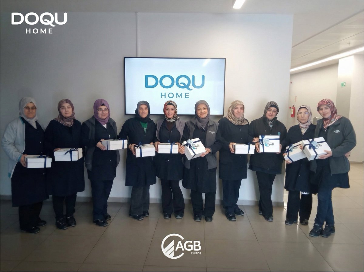 Anadolu Güçbirliği Holding olarak, 8 Mart Dünya Emekçi Kadınlar Günü’nde kadın çalışma arkadaşlarımızın bu özel gününü kutladık.

Grup İK Direktörümüz Sn. Muharrem Yerer, günün anısına hediyelerini takdim etti.

#AGBHolding #8MartDünyaEmekçiKadınlarGünü