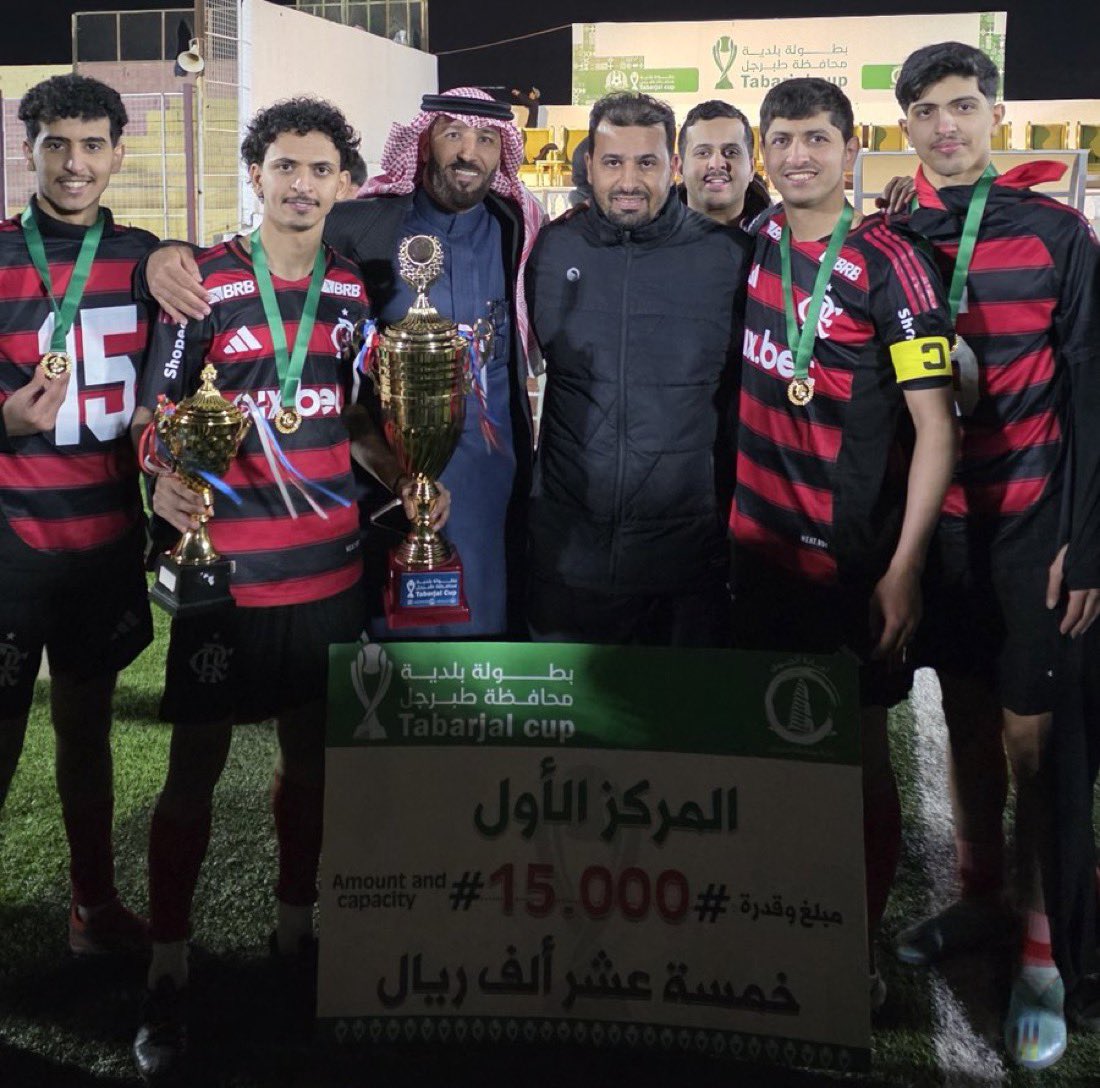 🏆🇸🇦🇧🇷 Um time de bairro da Arábia Saudita escolheu o nome, as cores e o uniforme do Flamengo para disputar um torneio municipal e acabou conquistando o título local.

A popularidade do clube brasileiro cresce muito rápido por aqui!