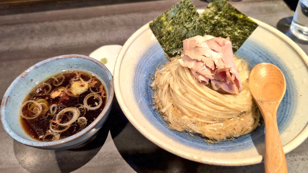 tattsuan0811's tweet photo. 九州北上2日目（3/3）
昆布水つけ麺@佐賀　これも旨かった😋　塩だけで食べれてしまう。昆布水をつけ汁に入れて完飲。
訪問予定変更したため、2日で700km超移動。疲れたけれども、どれも旨かったし、満足。 https://t.co/WSgfsTtdPc