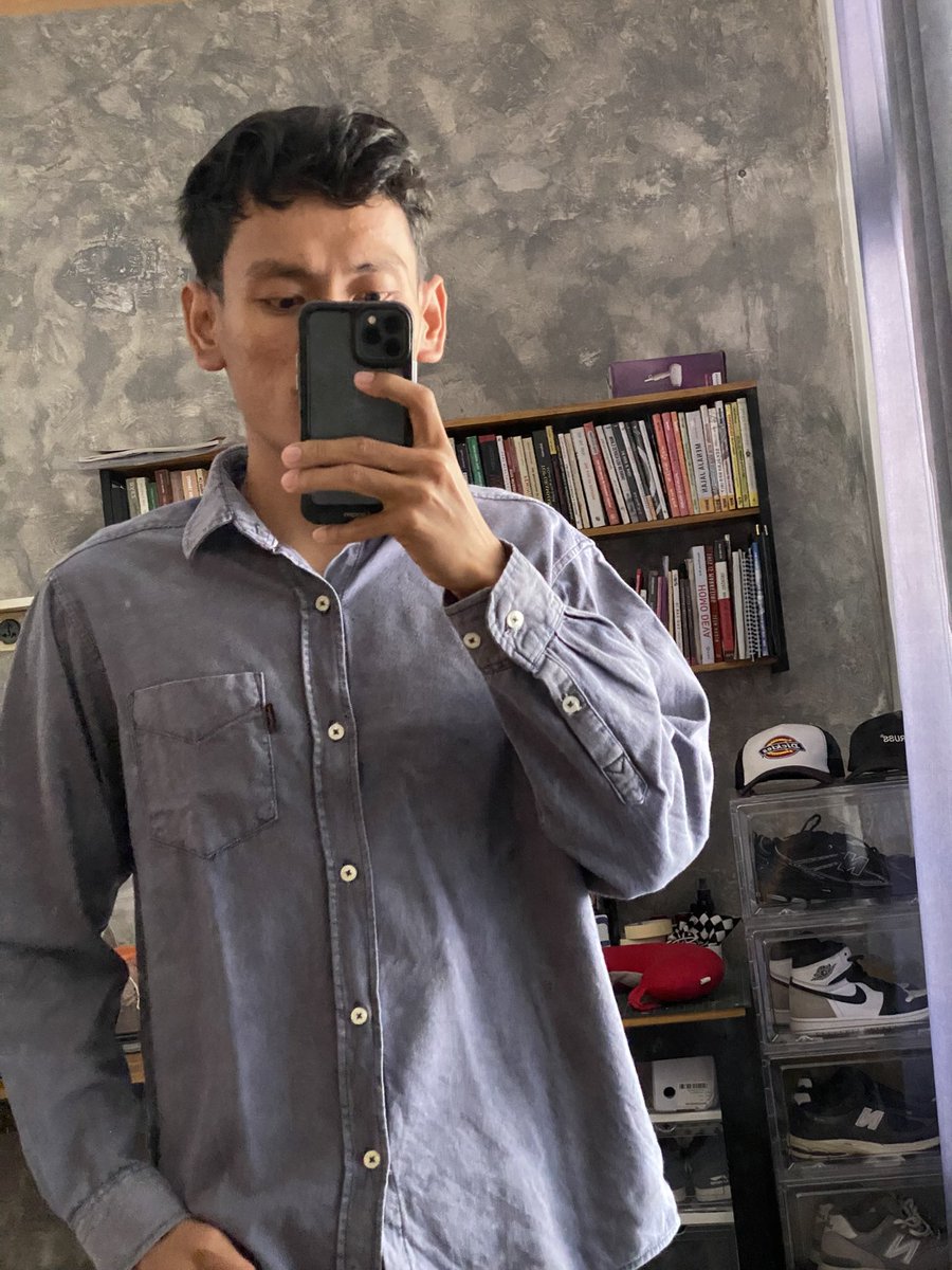 superego_____'s tweet photo. baju jaman kuliah th 2018 kayaknya ini belinya dulu masih oke jg dipake https://t.co/94Z6RJwPE6