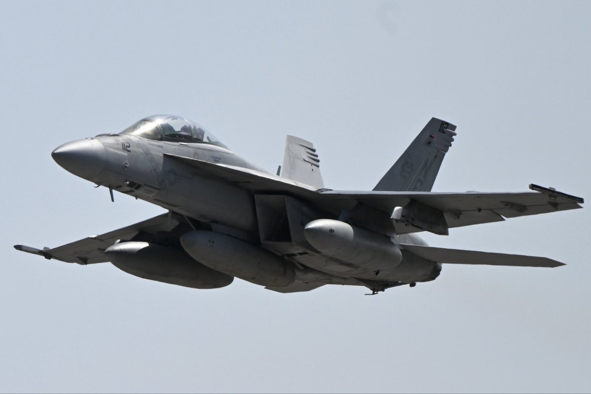 sakupon036's tweet photo. 岩国基地FSDの開催はどうなるんでしょうね🙄
#f18e #ジョージワシントン艦載機 #ダイヤモンドバックス https://t.co/Fn7Pf8cRbX