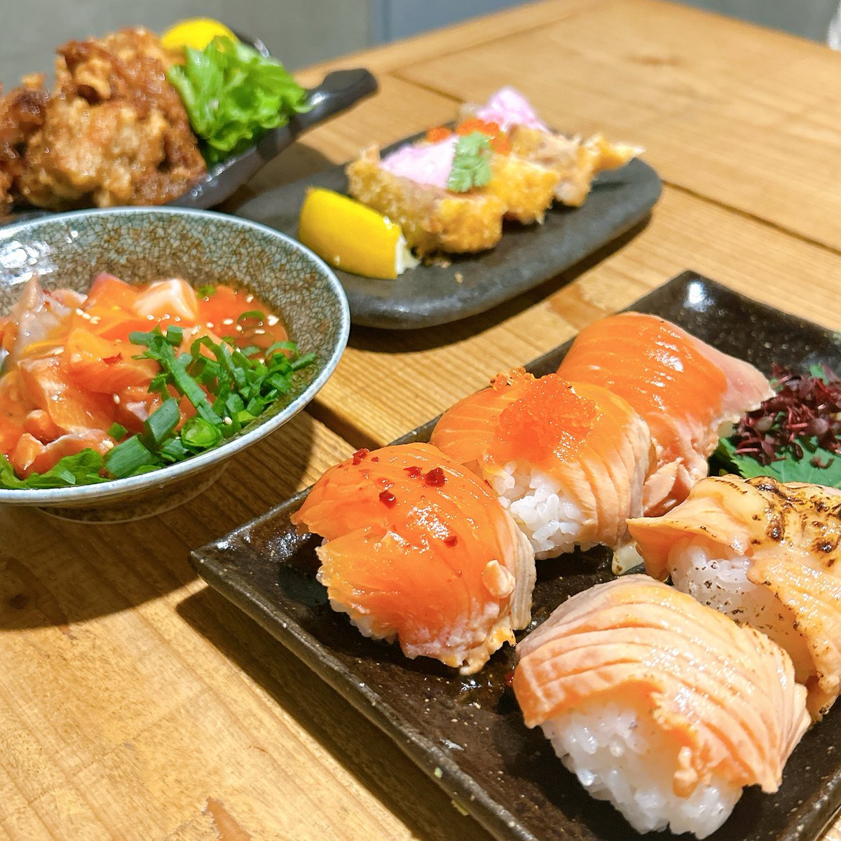 今日はロンさんとサーモン食べまくりした🐟サーモンの脂大堪能しましたな、、　ツヤツヤサーモン、、、　今日も今日とてありがと〜ッ　♡ <a href="/ron_mm_56/">RON</a> (タグ付けできなかった)