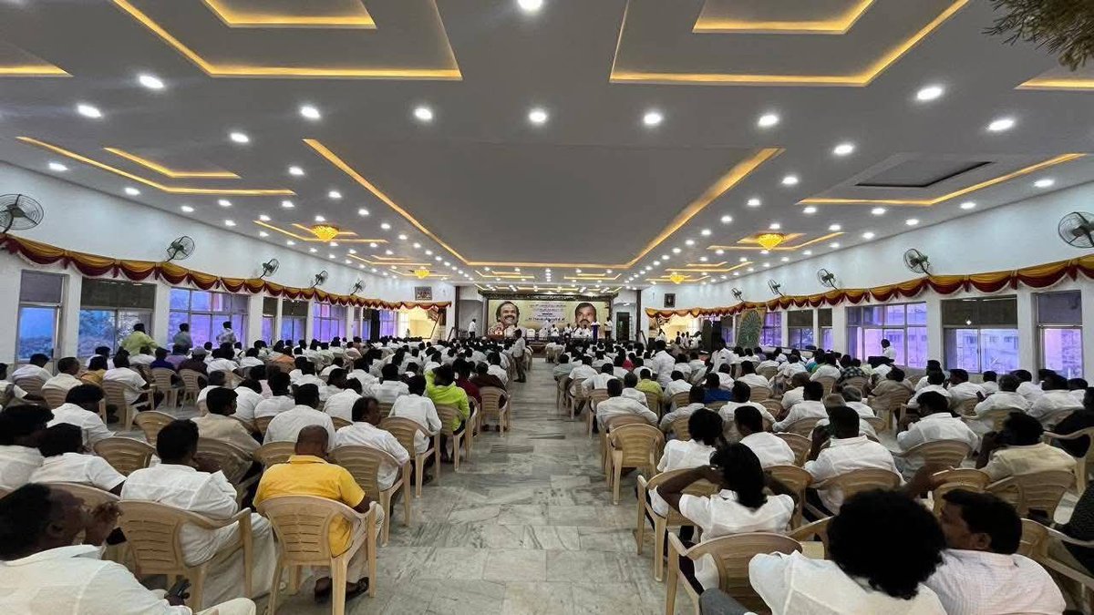 v_celvam's tweet photo. புரட்சி பாரதம் கட்சி மாநில பொதுக்குழு கூட்டம் சென்னை பூந்தமல்லி சாலையில் உள்ள சுந்தர் திருமண மண்டபத்தில் நடைபெறுகின்றன இதில் திருப்பூர் ஒருங்கிணைந்த புரட்சி பாரதம் கட்சியின் மாவட்ட செயலாளர் விரபாண்டி செல்வம் அவர்கள் கலந்து கொண்டு சிறப்புரை https://t.co/1AUBDPUcSm