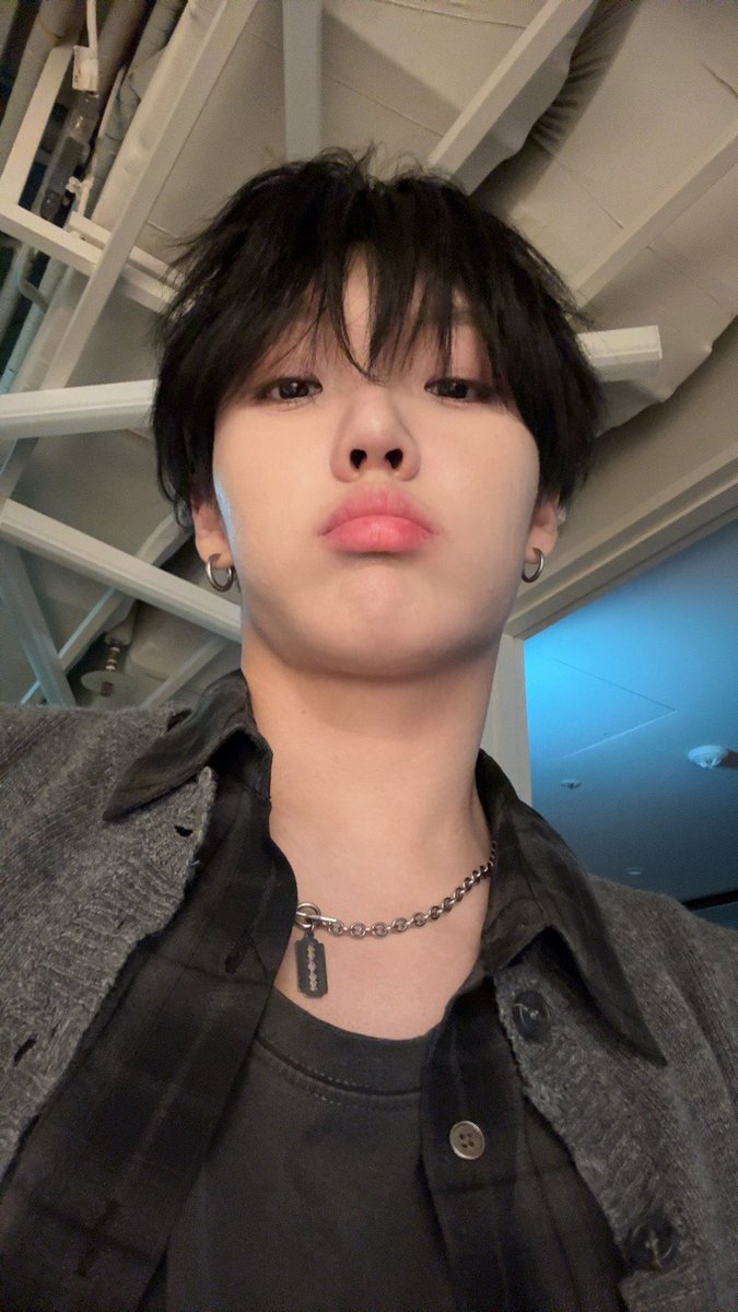 학교너무힘들어서 저 콧구멍에 눕고싶을정도