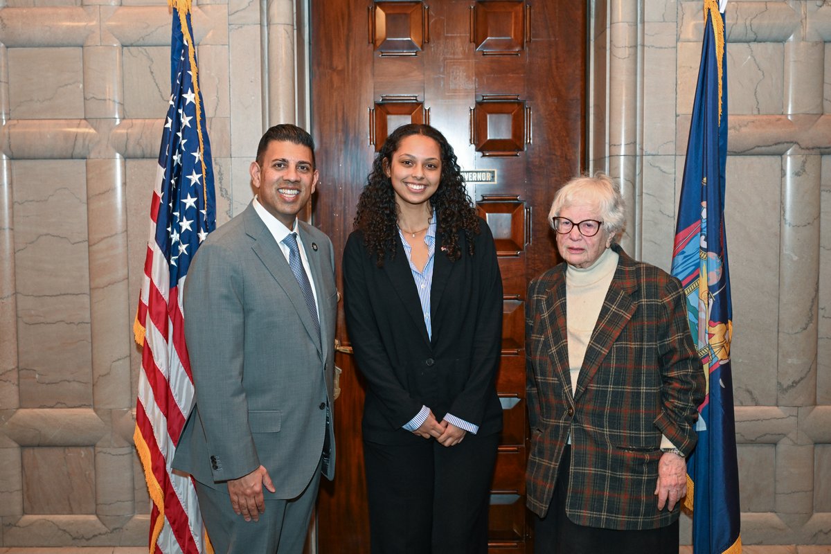 SenatorCooney's tweet image. Proud hometown moment!

Love seeing a @BrightonBelieve alum making #ROC proud as a session assistant for Senator @tobystavisky. Keep up the great work!
