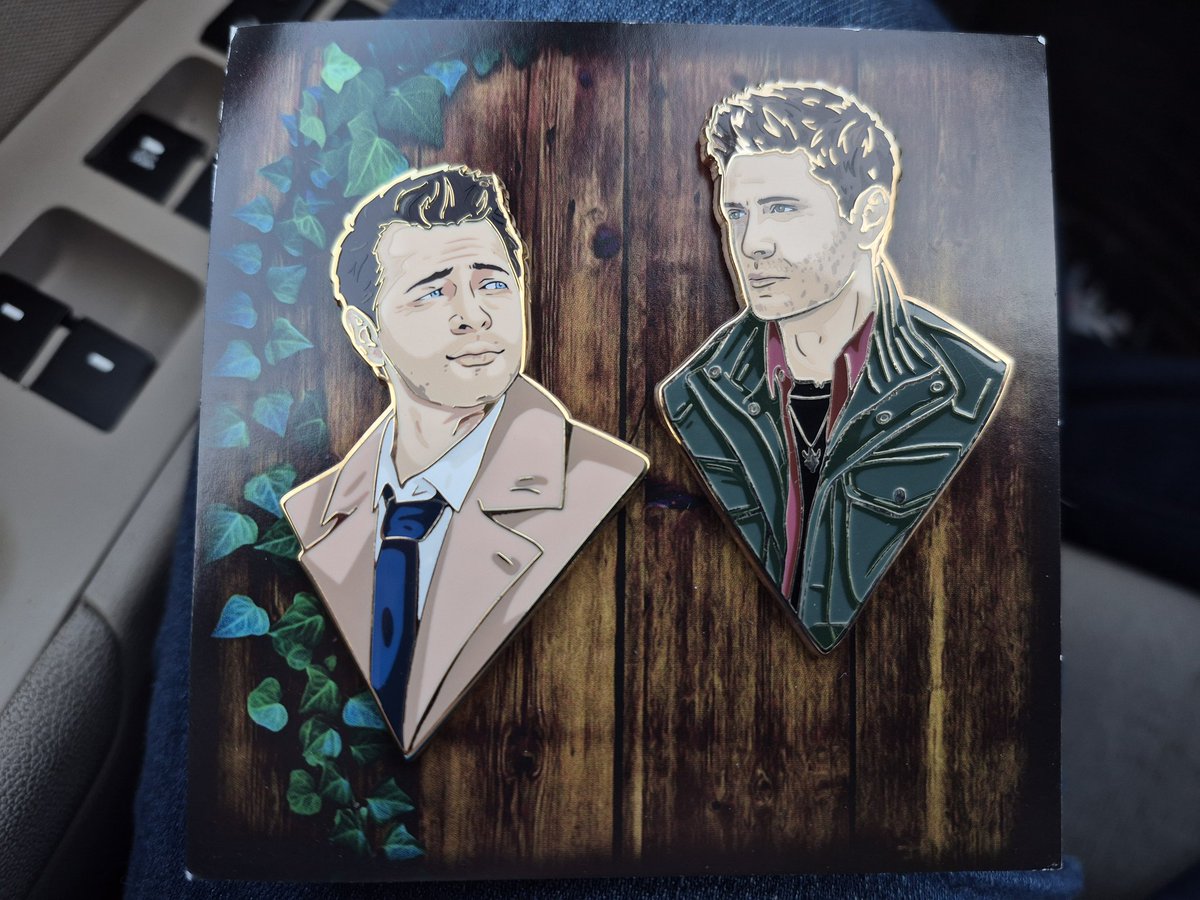 FuryOfTheAngels's tweet image. Finally got my Kickstarter pins from KingHibiyaArt
#Supernatural #Pins #Destiel