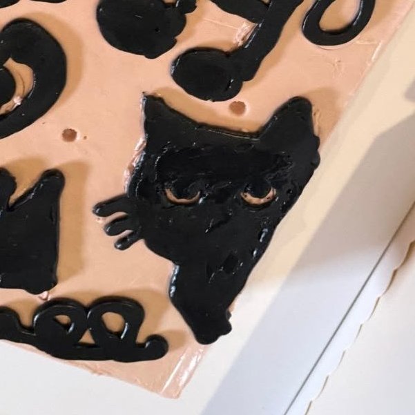 THEY DREW TANG ON THE CAKE😭😭