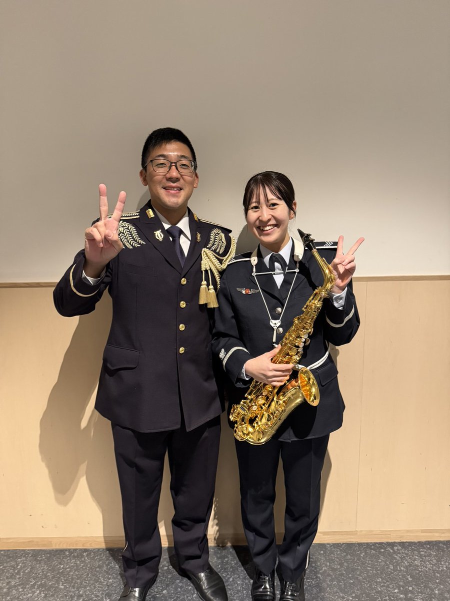feferorou's tweet photo. 高校（大阪）の先生と沖縄でお仕事をすることになるとは☺︎
陸自、空自の音楽隊で頑張ってます🌺 https://t.co/zGEc5h2R15