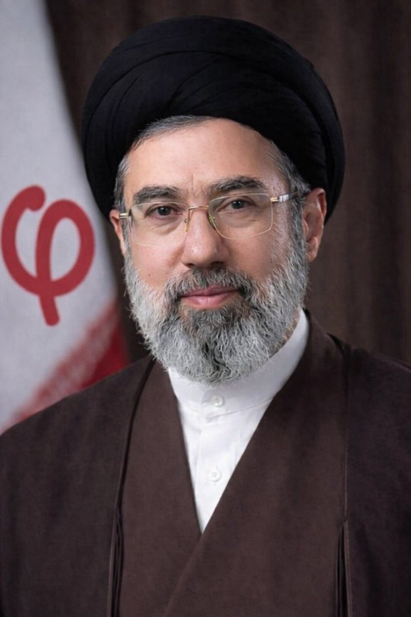 Vous allez voir que de mauvais esprits vont encore critiquer le choix du décor de la photo officielle du Guide Suprême.